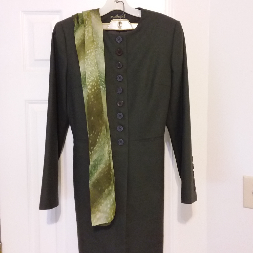 Harve Benard Suit